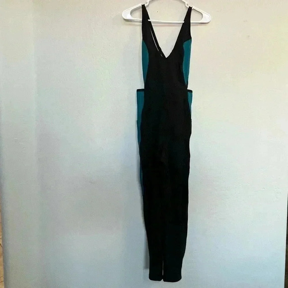 NWOT Free People Movement Ticket To Paradise Onesie - M, Teal/Black Block Print - Picture 5 of 11